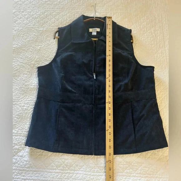 Fall 2025 Trend. CJ Banks Navy Microsuede Vest. Luxe Neutral. Layering. Suede. - Picture 5 of 6